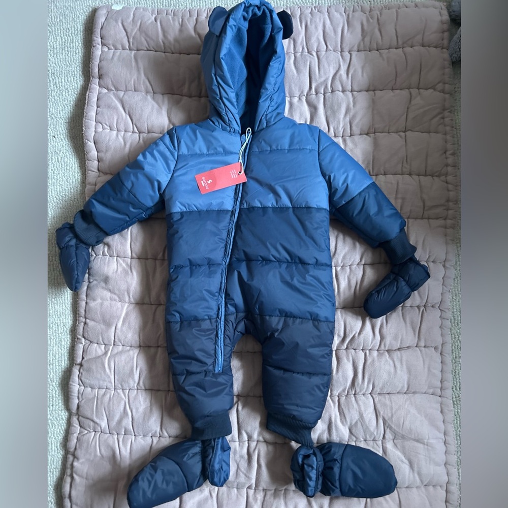 NWT Mori Snowsuit with Hood and Mittens 3-6 mo